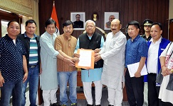 The Governor of Arunachal Pradesh Shri. P B  Acharya  with BJP members at Raj Bhavan on 29th April2017.